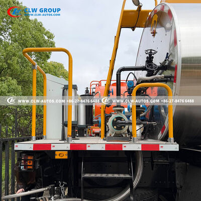 SINOTRUK HOWO 6x4 340HP Intelligent Asphalt Distributor Truck for Road Construction